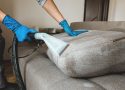 Procéder au nettoyage d’un canapé en tissu avec un nettoyeur vapeur
